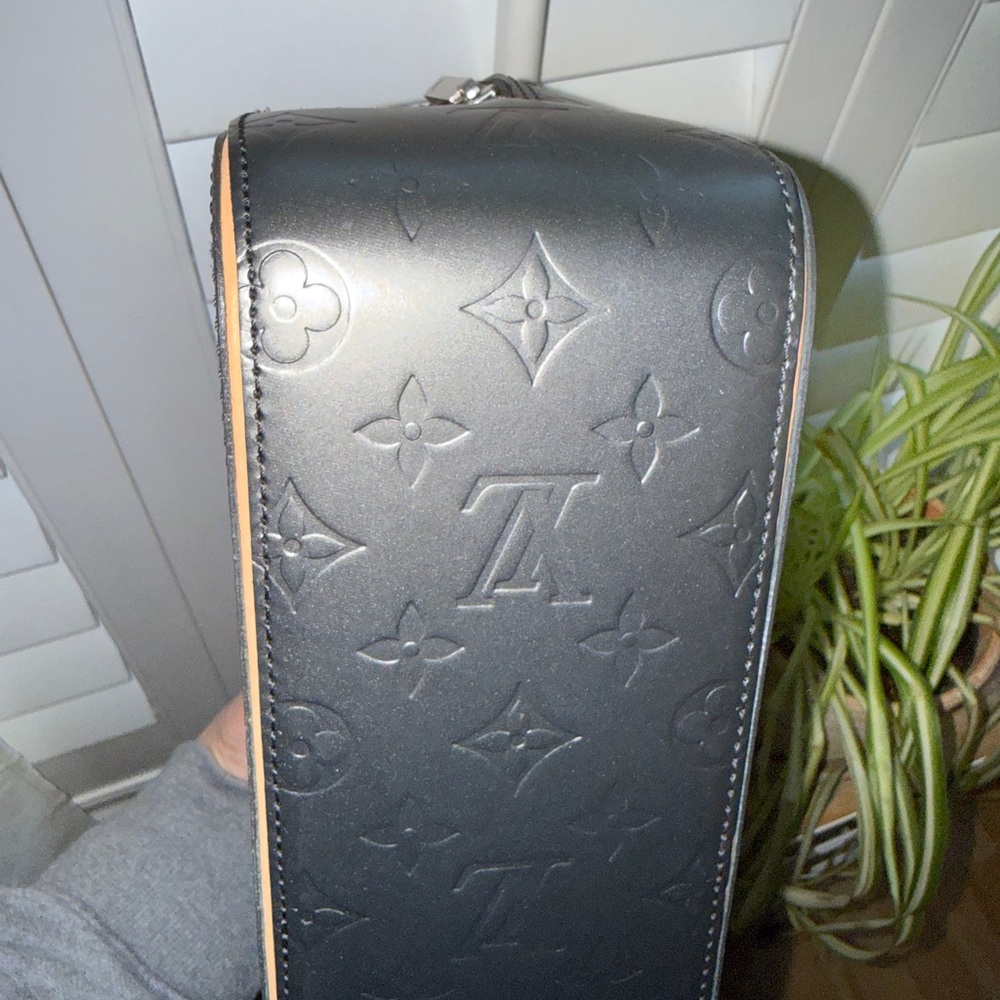 Louis Vuitton Mat Shelton in Gray Monogram Glace - Picture 5 of 16